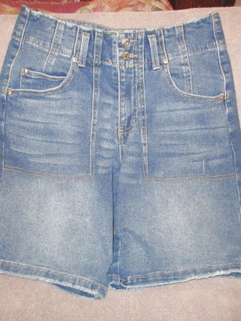 Madden NYC Denim Bermuda Shorts Size 4 High Rise Patch Pockets Seamed Stretch